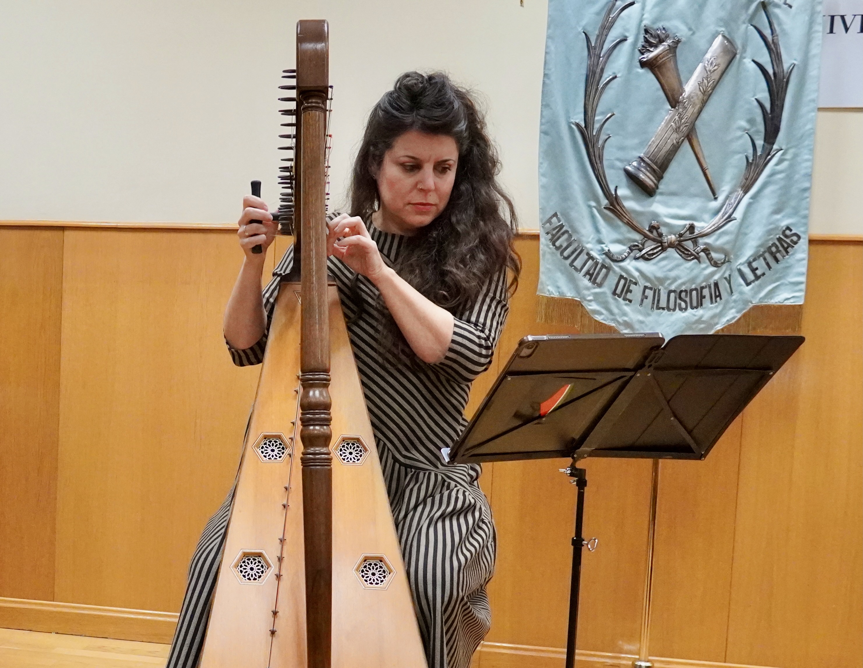 El equipo de SonoLAB graba a la artista Sara Águeda en el II Congreso Internacional de Iconografía Musical
